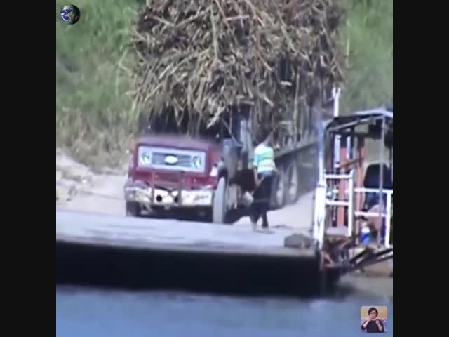 Перевозка тяжелой техники по-индийски