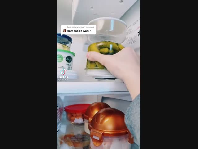 Непростая банка с огурцами