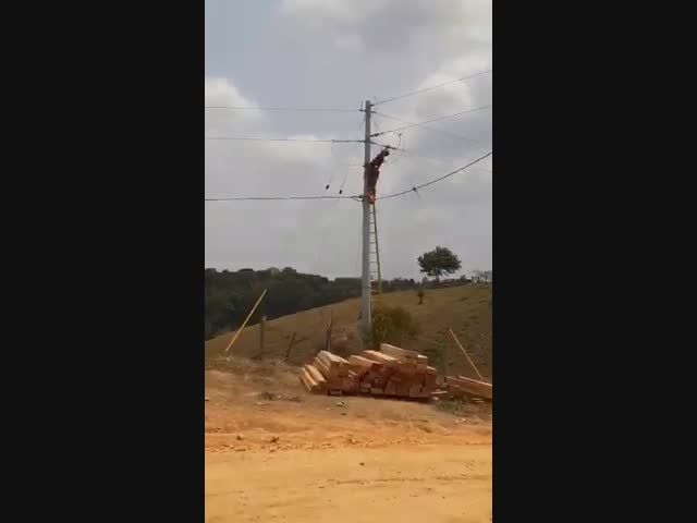 Сгорел на работе.