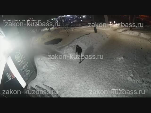 Житель Новокузнецка поссорился с охранником в местном клубе и решил ему отомстить