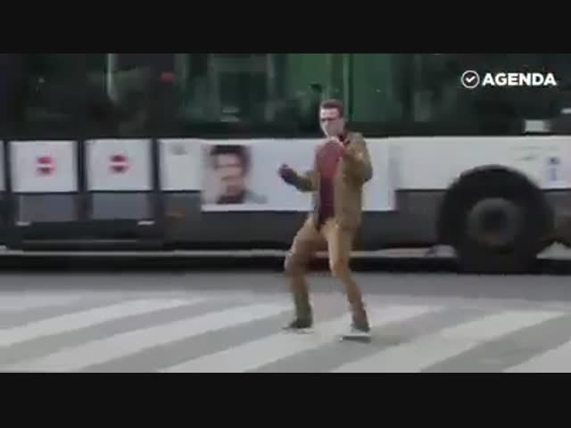 Как во Франции убеждают пешеходов не переходить на красный