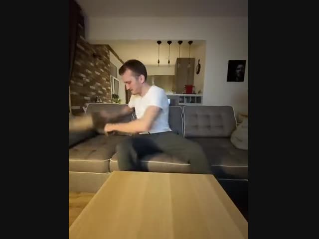 Так долго готовился, что заснул на начальных титрах фильма