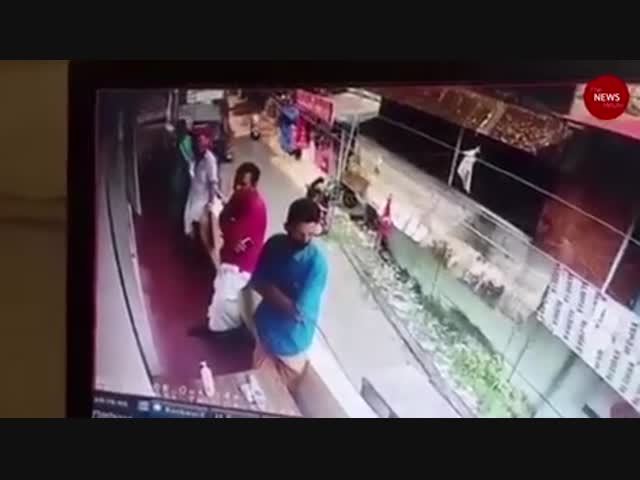 Человеку стало плохо и он чуть не выпал с балкона