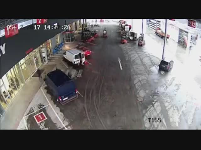 Угонщику не дали уехать