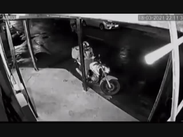 Автомобилист спас курьера от грабителя