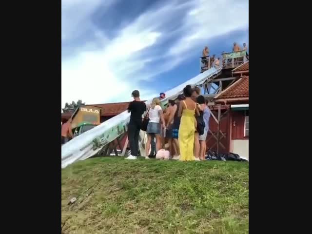 Обычная водная горка