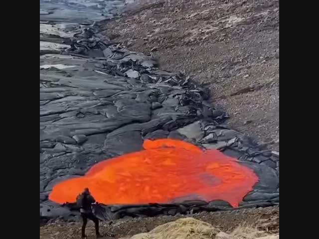 Застывающая лава