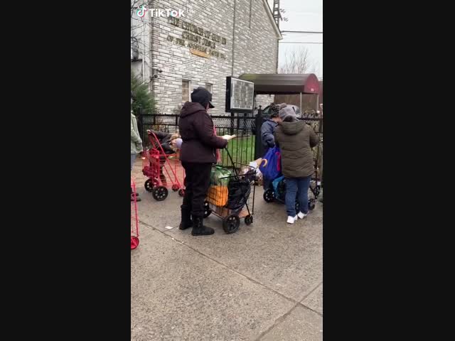 Никто не голодает...