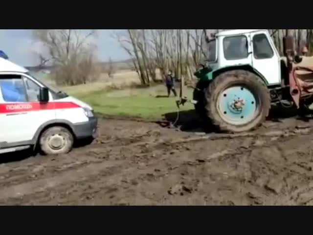 В Ростовской области скорая помощь застряла в грязи и не успела к дедушке, у которого прихватило сердце
