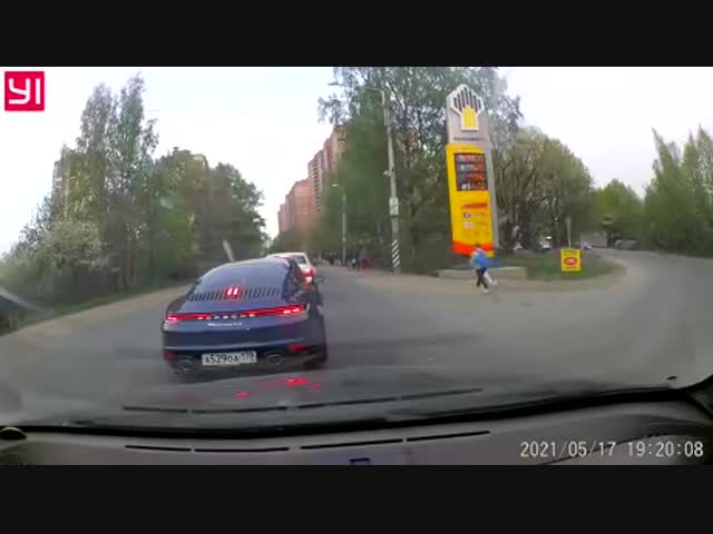 Порше не пустил Мерседес