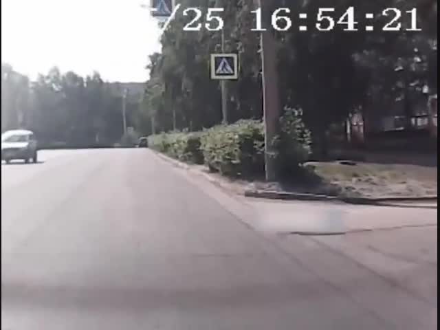 В Барнауле автолюбитель не смог вовремя затормозить и сбил 9-летнюю девочку