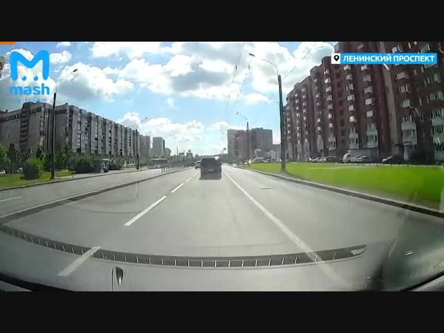 Автобус и столб в Петербурге