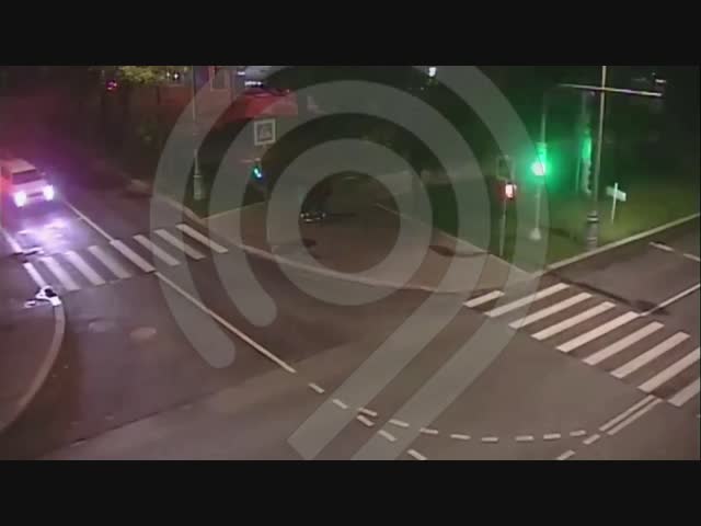 В Зеленограде мотоцикл столкнулся с такси, есть пострадавшие