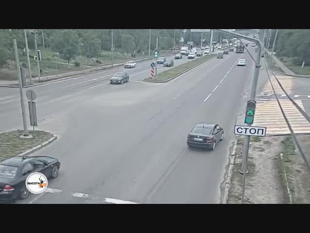 В Волгограде после столкновения легковушки со столбом погиб водитель