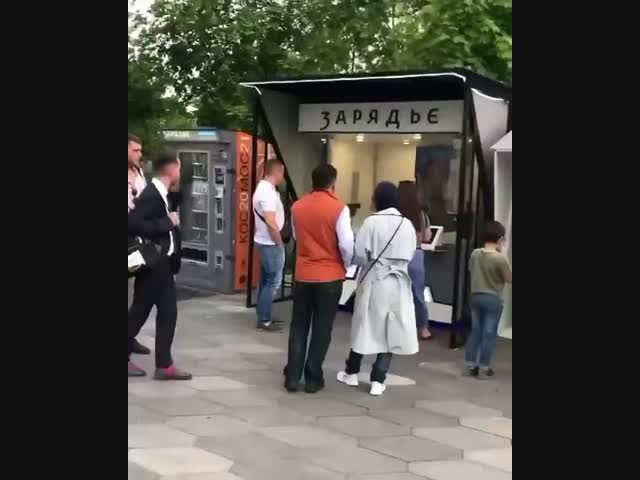 Робот - бариста в парке «Зарядье»