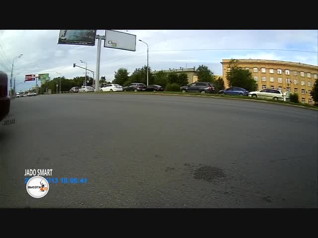 Момент столкновения грузовика и маршрутки в Волгограде попал на видео