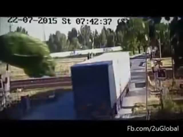 Авария на железнодорожном переезде