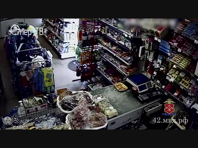 В Анжеро Судженске продавец магазина обезоружила напавшего на нее рецидивиста