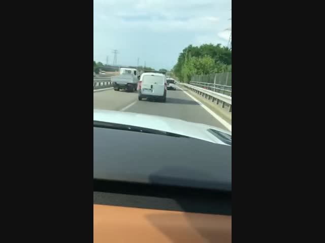 Подростки угнали автомобиль и попали в аварию