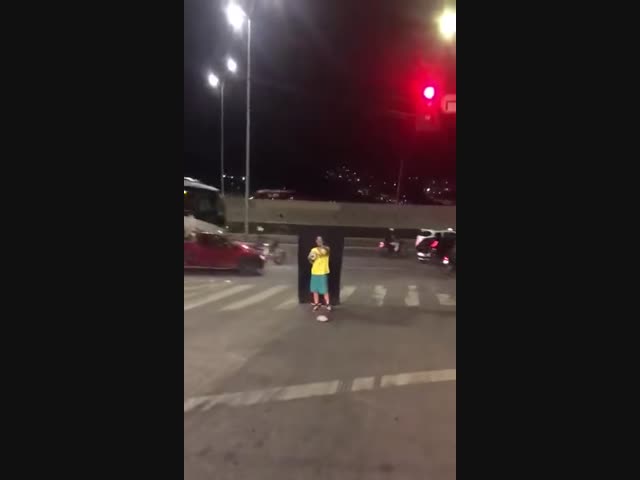 Уличное выступление