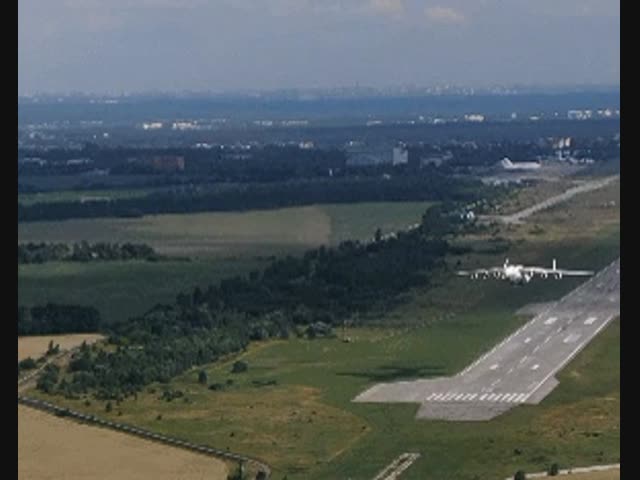 Съёмка взлетающего самолёта с максимально близкого расстояния