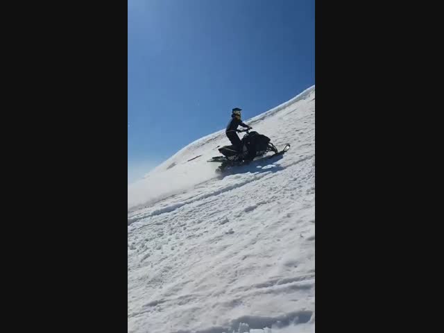 Снегоход разбушевался