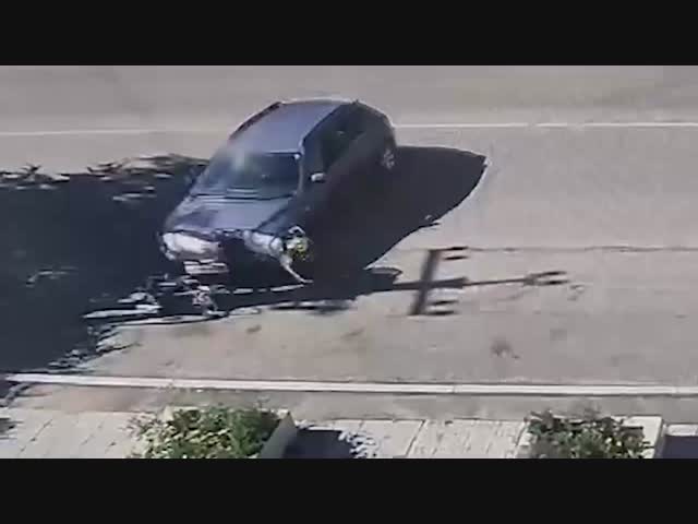 В Чите водитель сбил 15-летнюю девочку на велосипеде, помог ей встать и скрылся