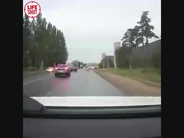 В Липецке пьяная дама на BMW протаранила автомобиль на встречке