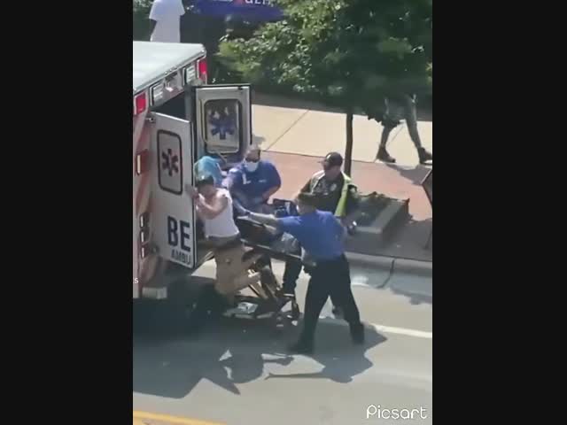 -Сэр, в США услуги скорой помощи платные!