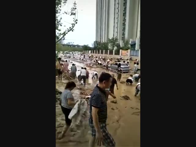 Это не субботник в Китае после сильнейшего потопа