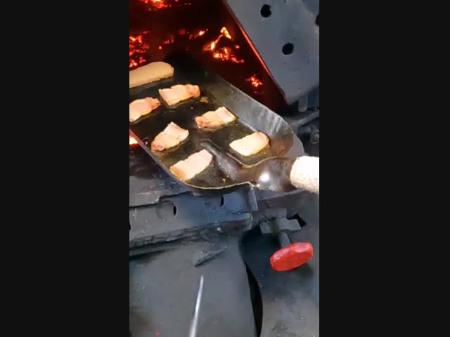 Кухня богата не только блинами