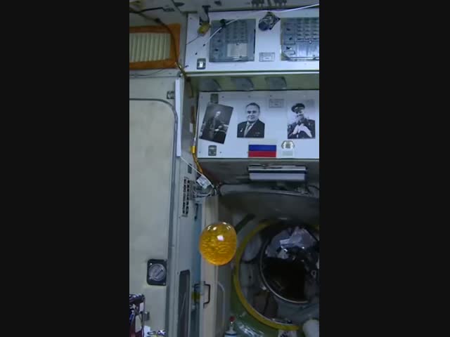 Капля чая на МКС