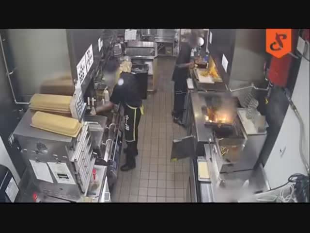Неудачная попытка потушить пожар на кухне ресторана