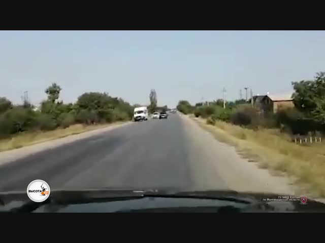 «Глянь, что творит!»: пьяную женщину-водителя волгоградцы сдали полиции