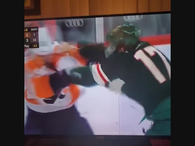 Девочка впервые увидела кровавую мужскую драку