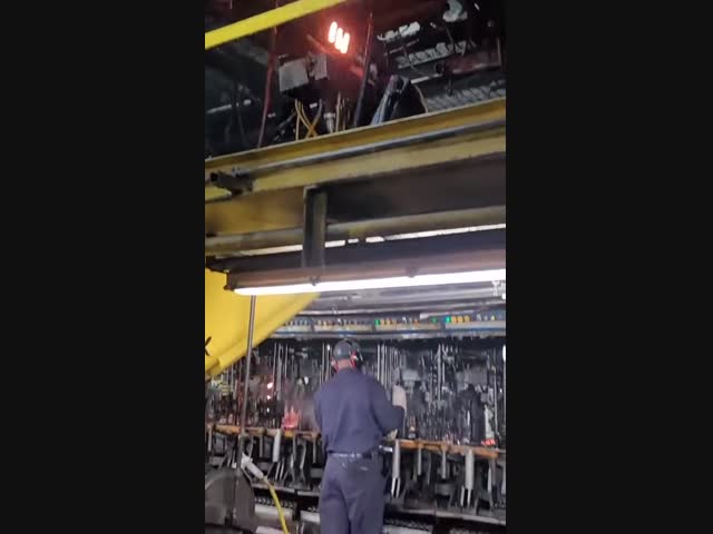 Адская машина по производству бутылок