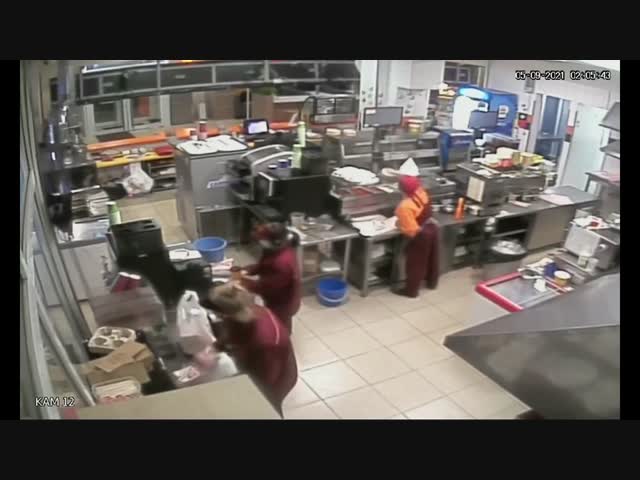 Голодная свинья