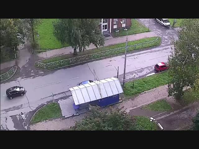 В Петрозаводске под колёса легковушки попал пешеход