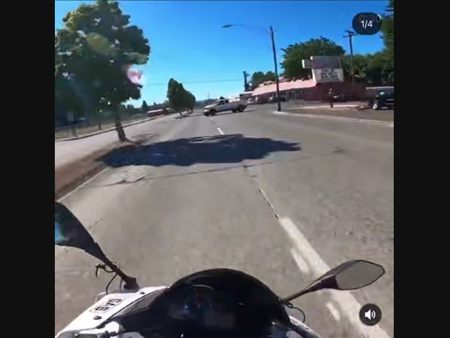 Женщина остановилась посередине дороги