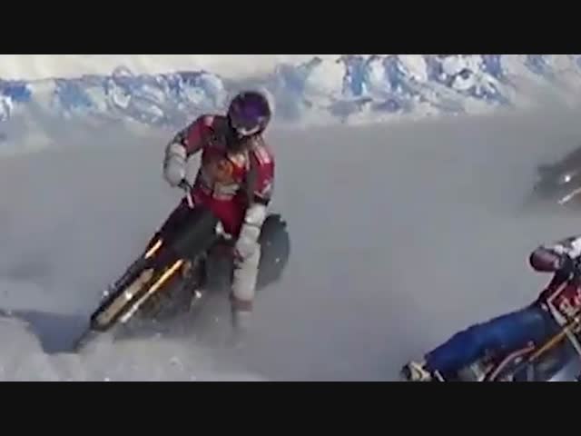 Мотогонки на льду - опасный вид спорта