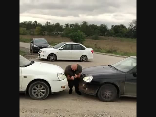 Крепкий мужчина