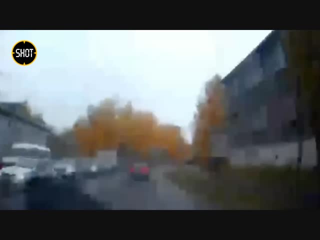 Страшные кадры с регистратора виновницы трёх ДТП в Сыктывкаре