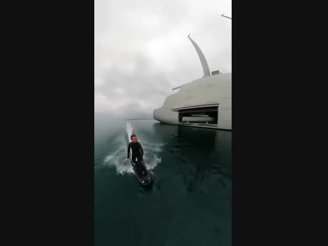 Небольшая яхточка олигарха