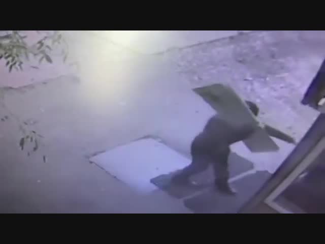 Налётчик, напавший на сотрудницу букмекерской конторы, задержан полицейскими Подмосковья