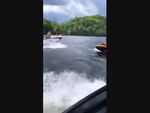 Лобовое столкновение на воде