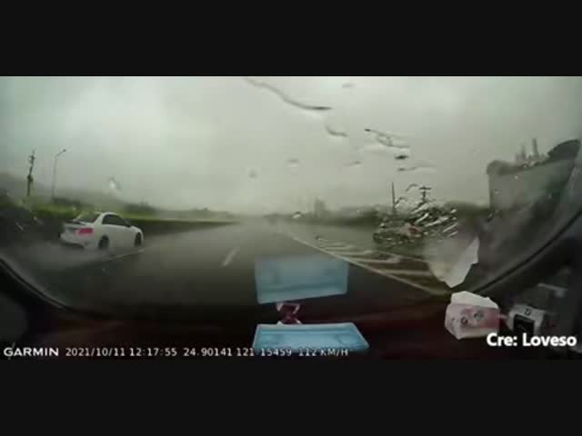 - Смотри внимательно! Повторять не буду!