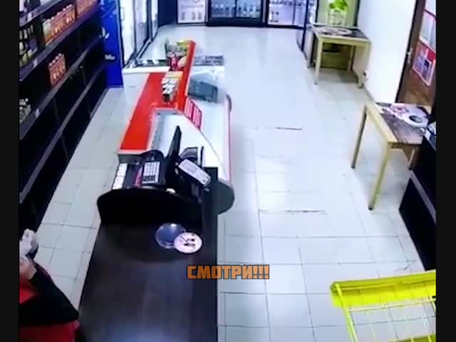 В городе Выкса Нижегородской области посетитель с ножом смертельно ранил продавца