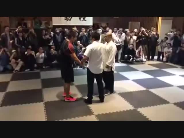 Боец без правил против мастера кунг-фу