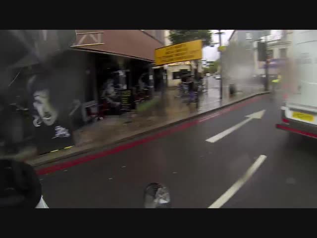 Лобовое столкновение велосипедистов