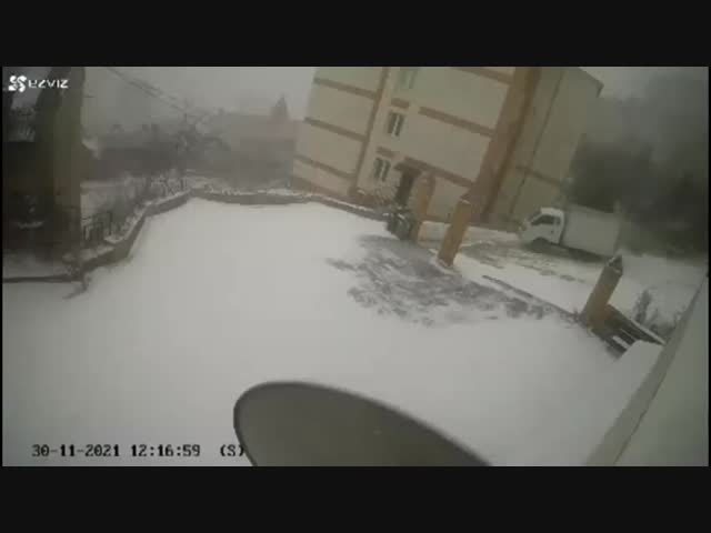 Первый в этом сезоне гололёд во Владивостоке